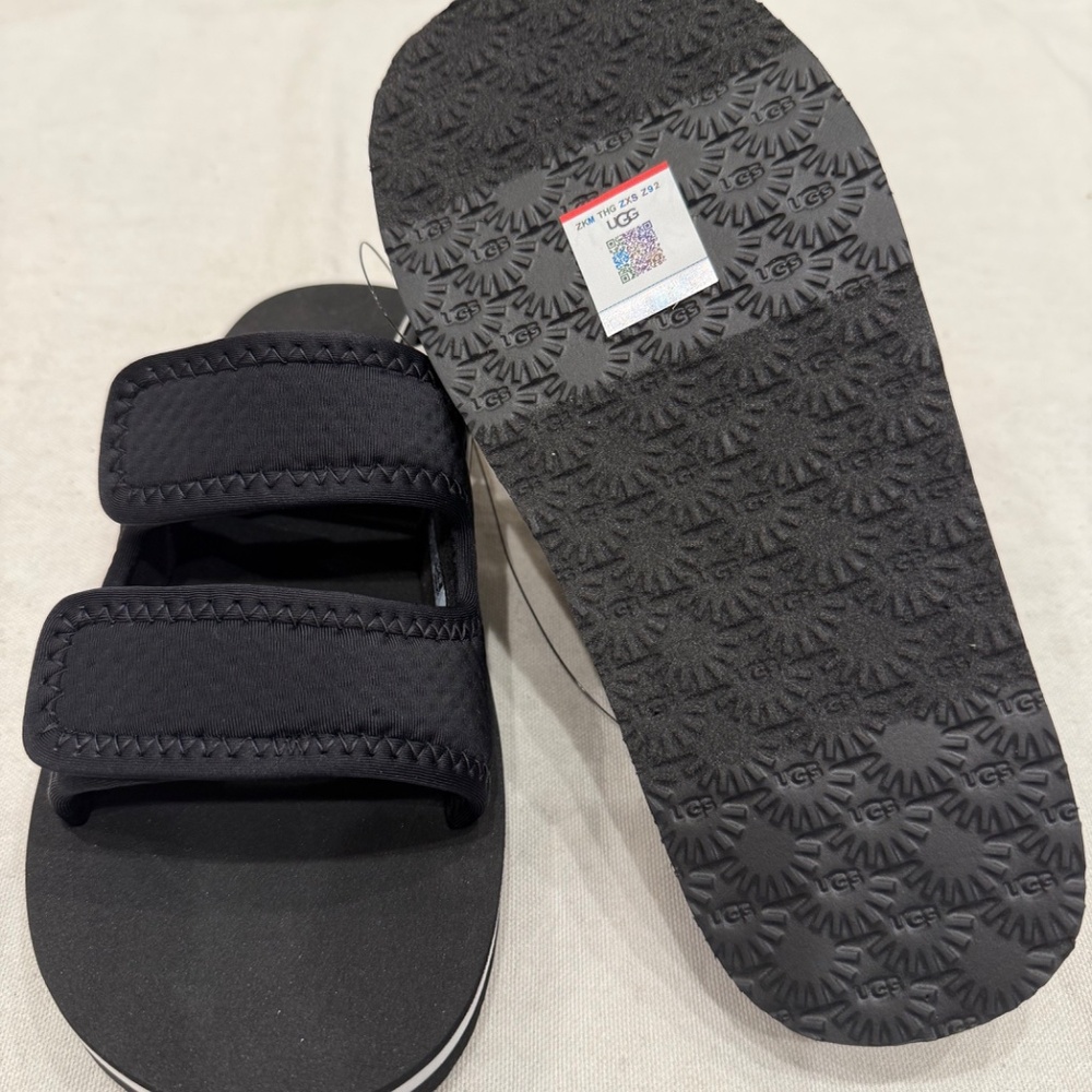 UGG Lennon Slingback Kids Sandals Color Black, Fits Women - Picture 5 of 9